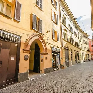 Lupari Apartment, Palazzo Storico Sotto Le Due Torri Italy